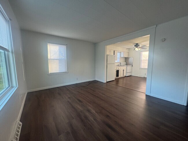 Building Photo - 501-503 River Road