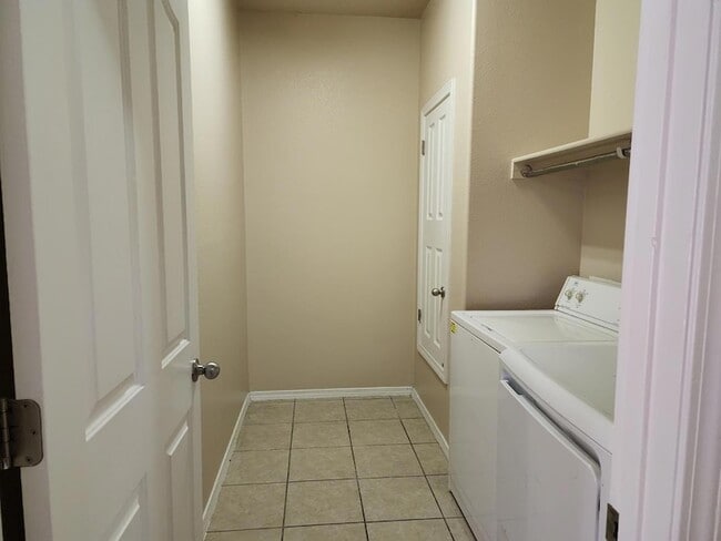 Building Photo - 1735 Avenida Real