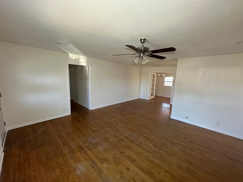 Building Photo - 1709 Navidad St