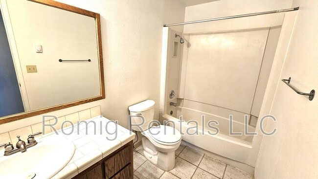 Building Photo - 1602 SE 145th Ct