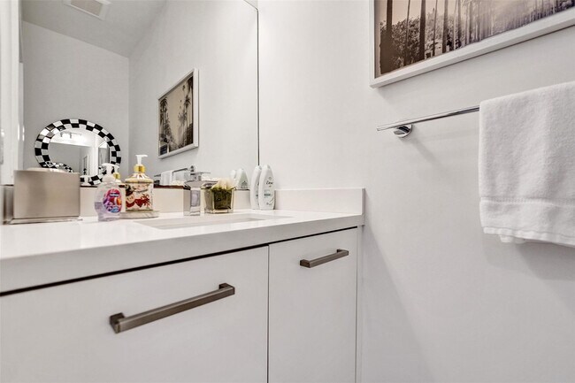 Building Photo - 1371 N Ocean Blvd