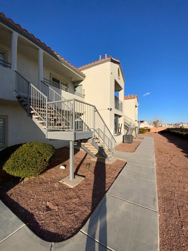 Building Photo - HVCP CONSIDERED* N.W. CUTE UPGRADED CONDO!
