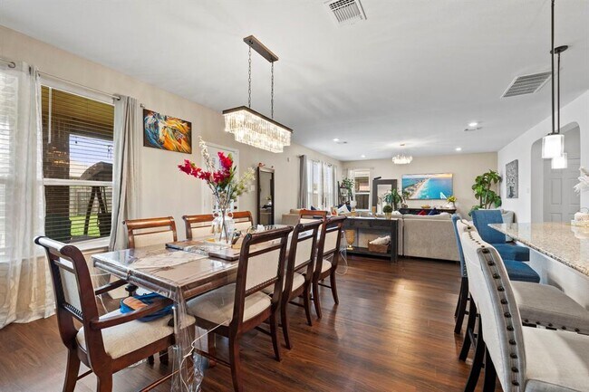 Building Photo - 1601 Sonny Dr