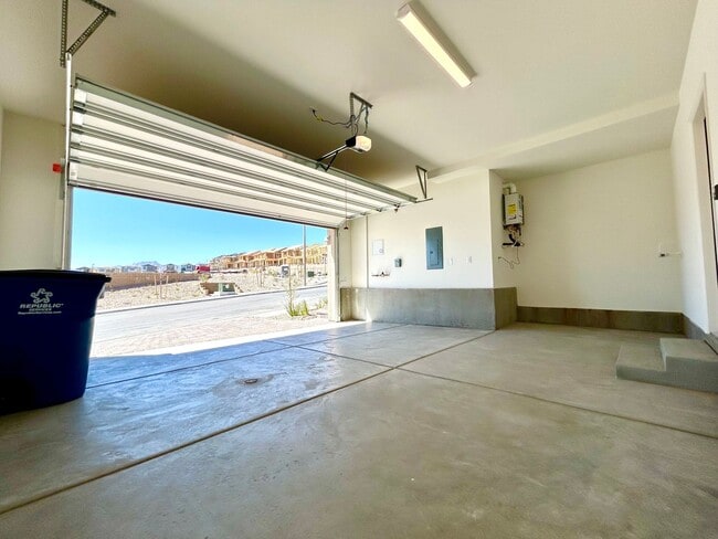 Building Photo - Brand new Townhome!   Summerlin Grand Park Village