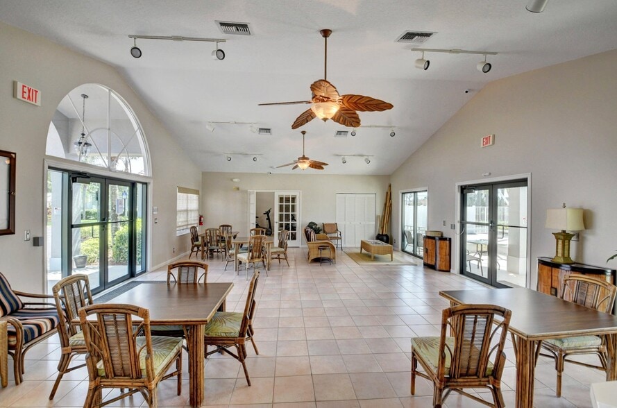 Building Photo - 14066 Glenlyon Ct