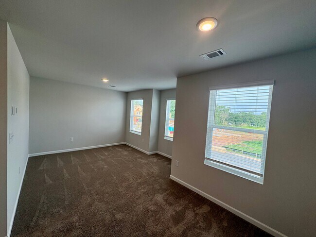 Building Photo - 5252 Magnolia Pl