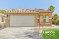 Building Photo - 2648 W Kristina Ave