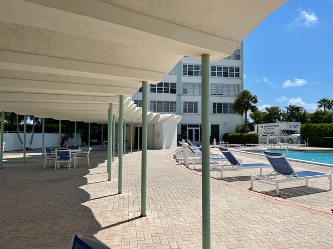 Building Photo - 2150 Sans Souci Blvd