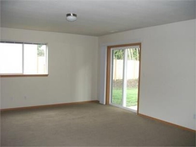 Building Photo - Beautiful Spacious Home in Coupeville! Bui...