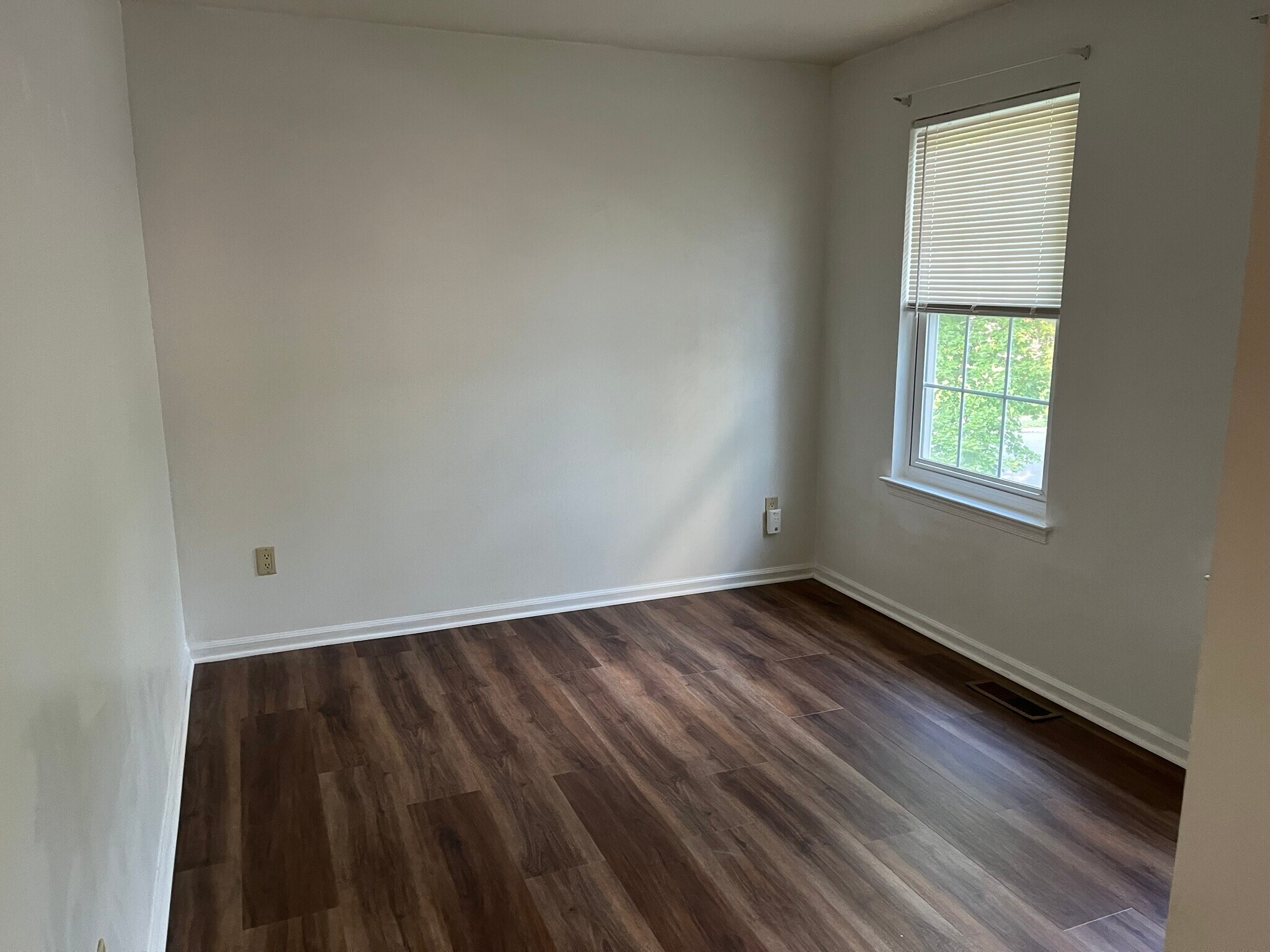 1st Bedroom - 2401 Greensward N