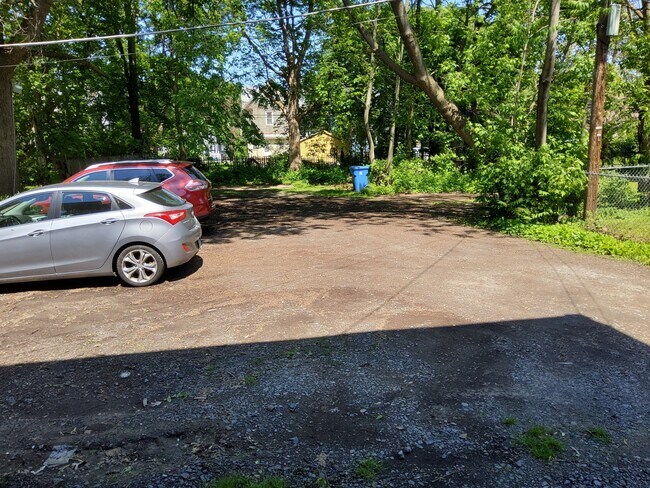 Building Photo - 1191 S Plymouth Ave