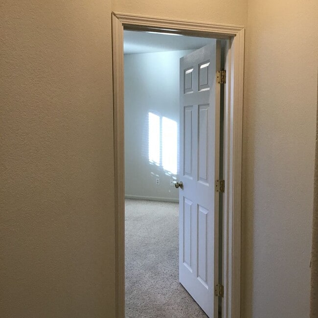 Building Photo - Beautiful Natomas area home on corner lot