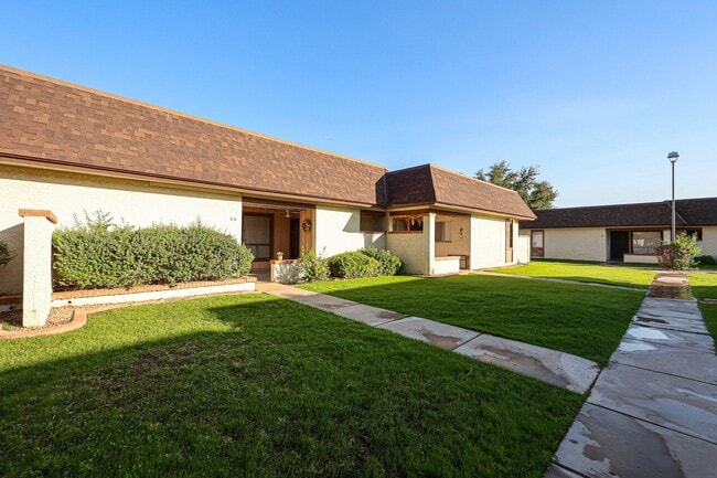 Building Photo - Great Location and Nicely Updated 2 Bed 2 Bath!