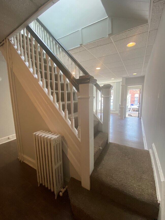 Building Photo - 1826 E Lafayette Ave