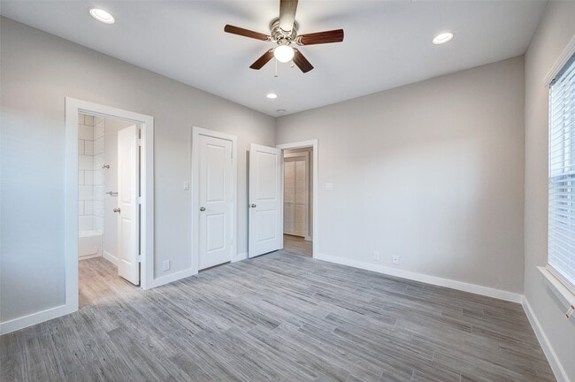 Building Photo - 113 Poinsetta Ln