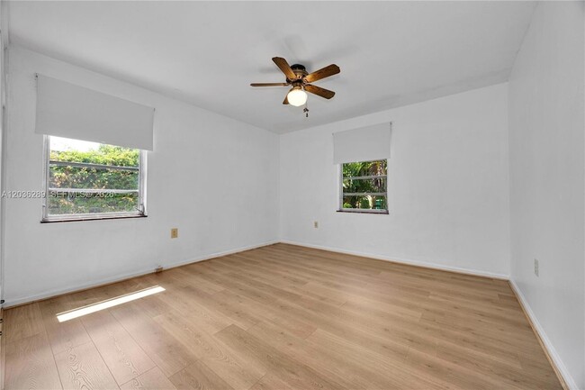 Building Photo - 5971 SW 48th St