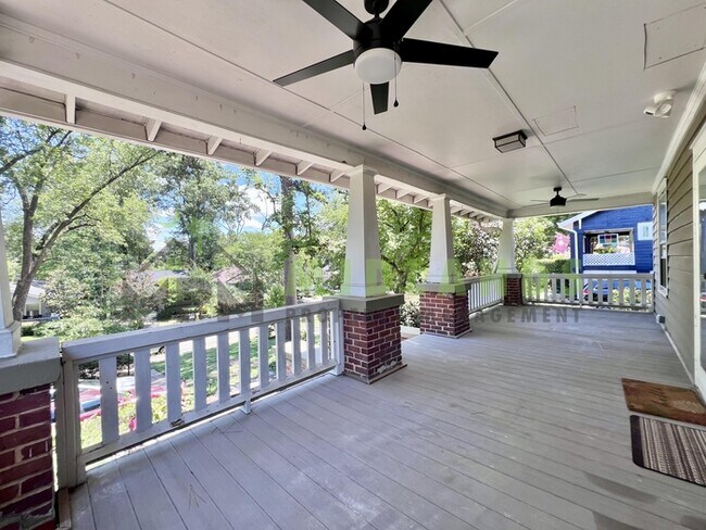 Building Photo - 2417B Clark Street