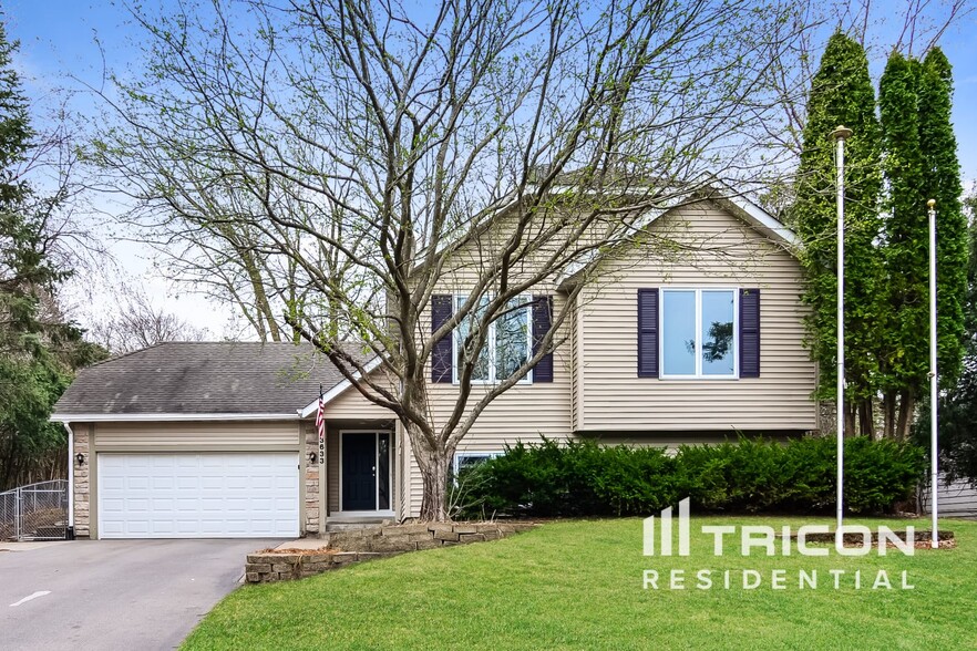 Primary Photo - 3633 Windtree Dr
