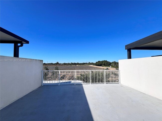 Building Photo - 25649 SW 144th Ave