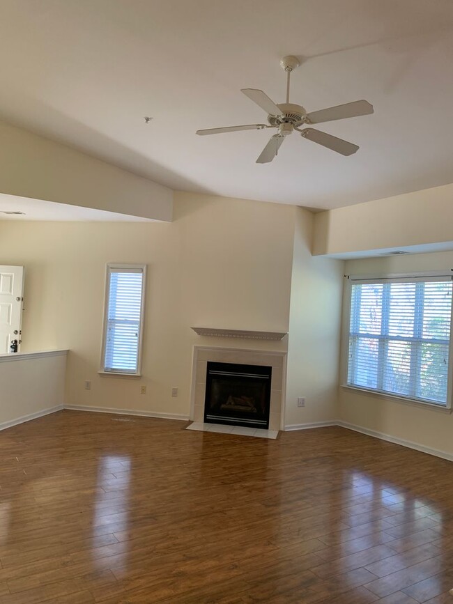 Building Photo - 2 Bedroom 2 Bath Condo on Botsford Court A...