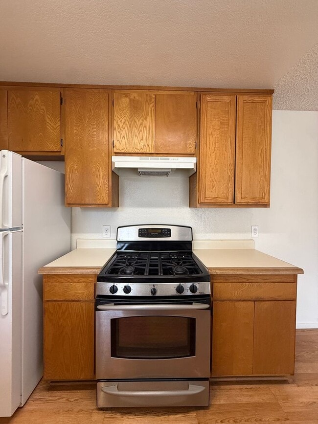 Building Photo - Quail Meadows Upstairs Condo