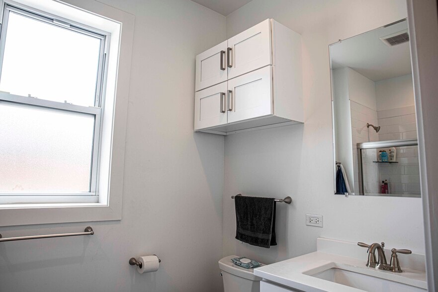 Building Photo - 3112 N California Ave