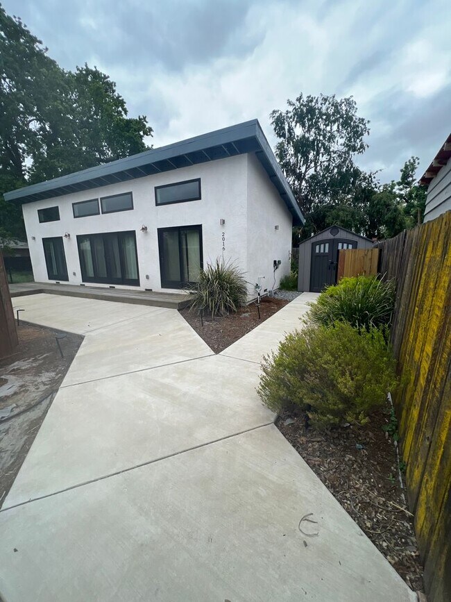 Building Photo - 2 bed/2 bath charming ADU for Rent in Concord