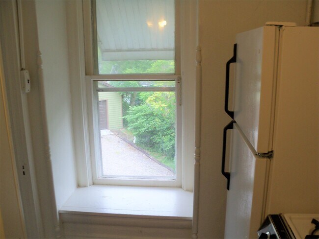 Building Photo - 2154 Burnstead Dr