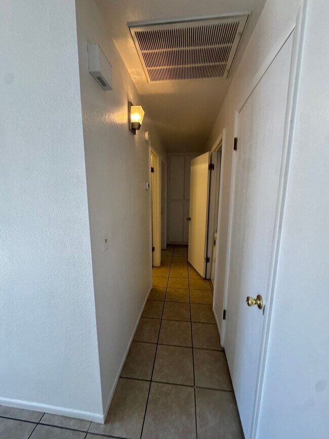 Building Photo - 1539 Monte Vista Dr