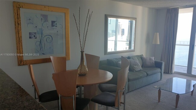 Building Photo - 1155 Brickell Bay Dr
