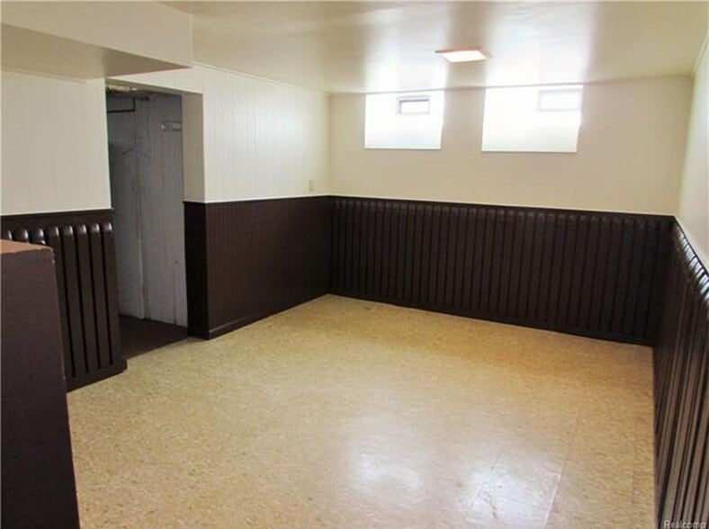 Basement 2 - 3018 Gloria St