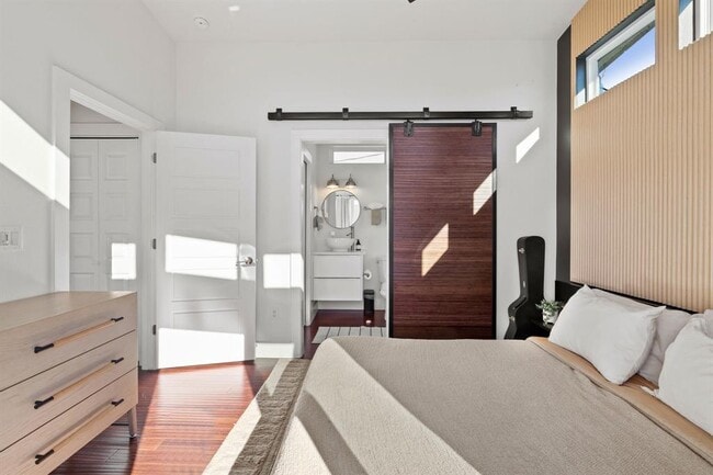 Building Photo - 1904 E 17th St