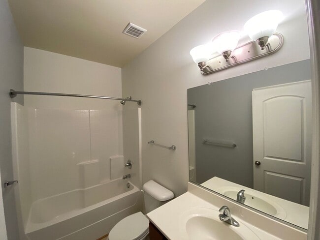 Building Photo - Spacious & Updated 3BR/3BA Home Near Shopping & Interstate Access!