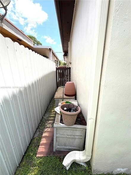 Building Photo - 1840 SW 29th Ave