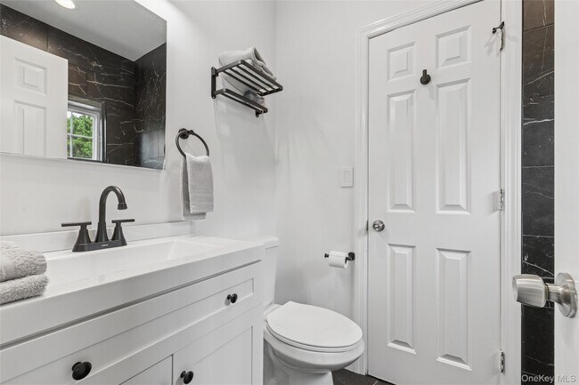 Building Photo - 138 North Rd