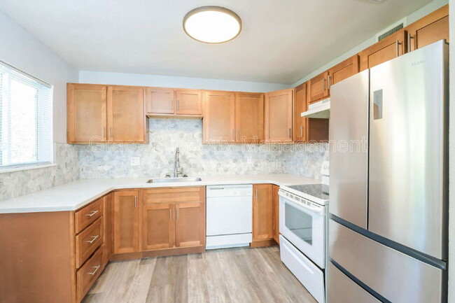 Building Photo - 1281 Victor St