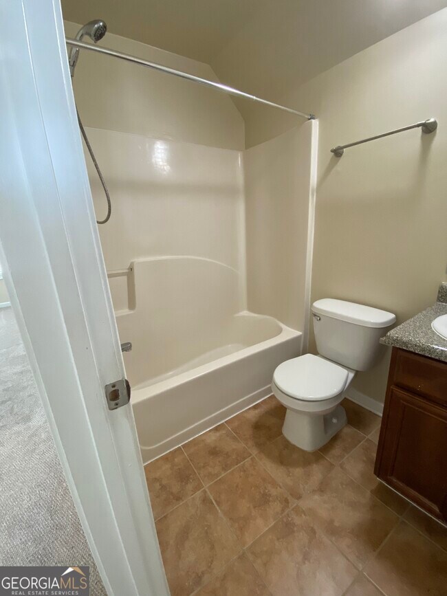 Building Photo - 212 Village Dr