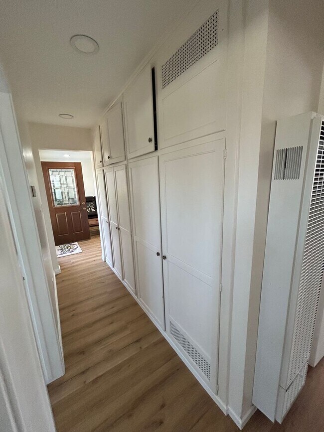 Building Photo - Beautiful 3 Bedroom 2 Bath !!