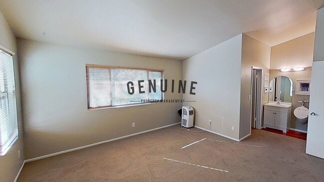 Building Photo - 2 Story 3Bd 2Ba Townhouse