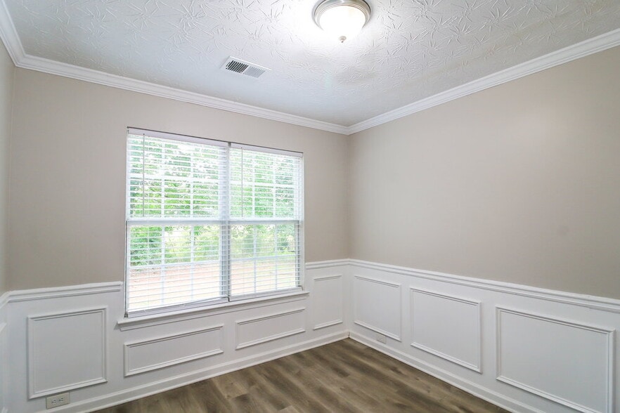 Building Photo - 7423 Garnet Dr