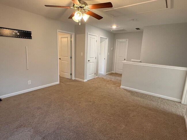 Building Photo - Beautiful 4 bedroom 2.5 bath home located in the Cliffs subdivision!