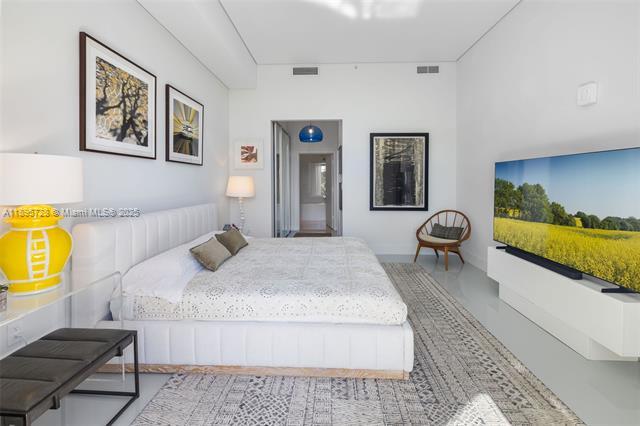 Building Photo - The Meridian Condo