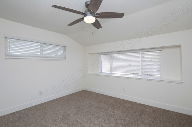 Building Photo - Spacious 4 Bedroom, 2 Bath Home with Priva...