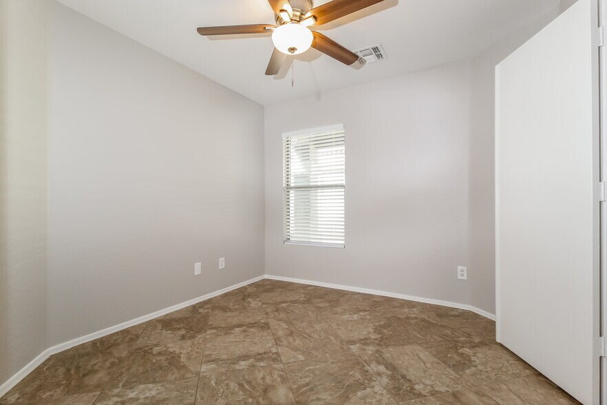 Building Photo - 12913 N 127th Ln