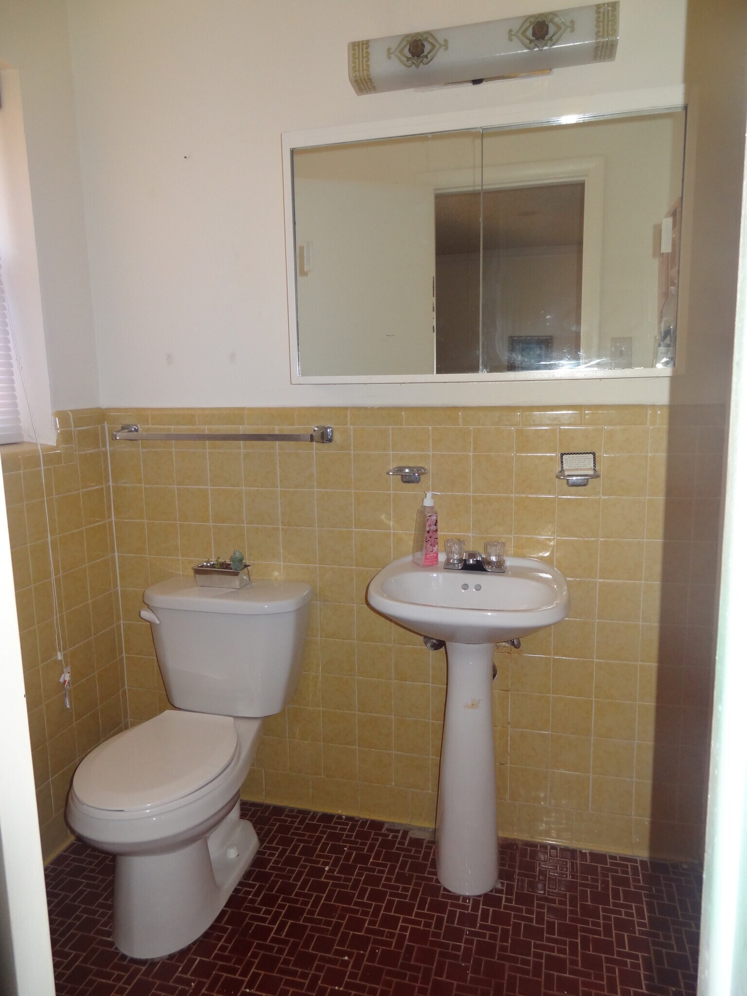 Half bath of north bedroom - 2305 NW 50th St