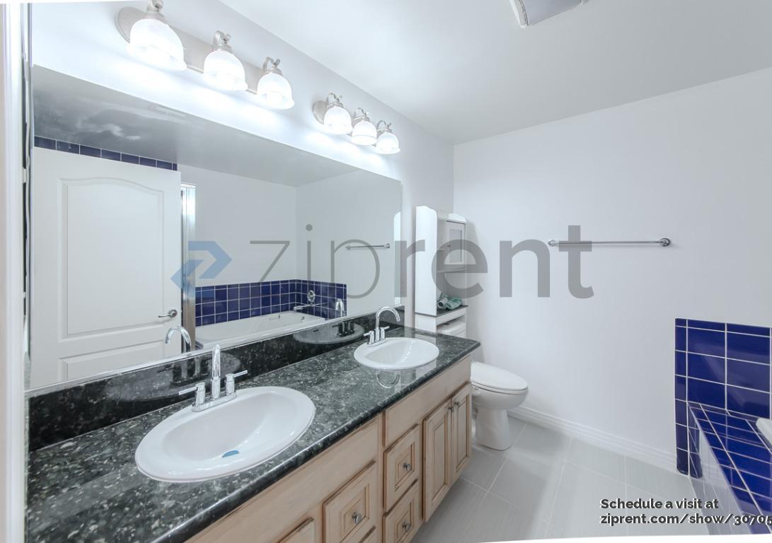 Building Photo - 11622 Oxnard St