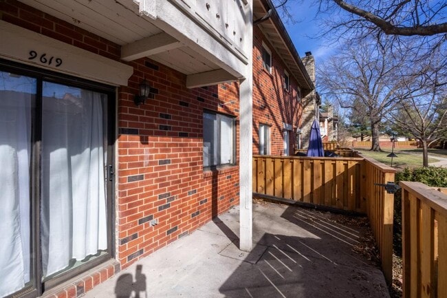 Building Photo - 9619 Outlook Dr