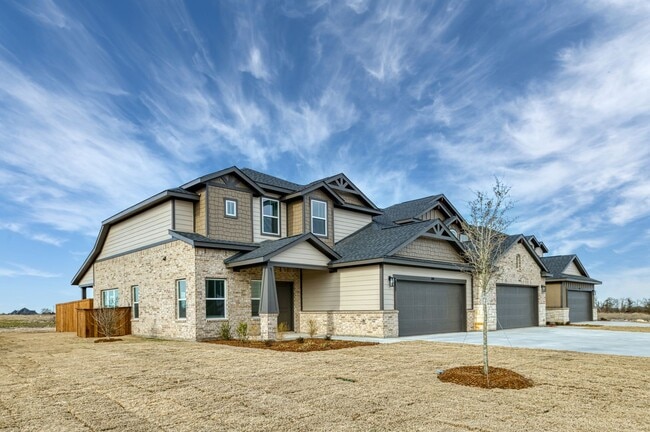 Building Photo - AVAILABLE NOW! 3 BEDROOM TRIPLEX LOT LOCATED ON 1-ACRE LOT IN MIDLOTHIAN, TX!