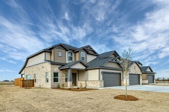 Building Photo - AVAILABLE NOW! 3 BEDROOM TRIPLEX LOT LOCATED ON 1-ACRE LOT IN MIDLOTHIAN, TX!