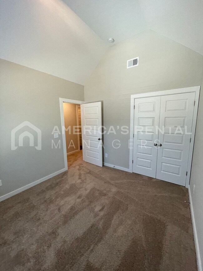 Building Photo - 298 Shiloh Creek Dr